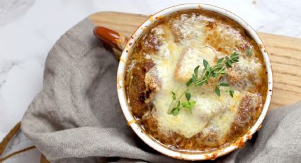 Receta tradicional de sopa de cebolla al estilo francés