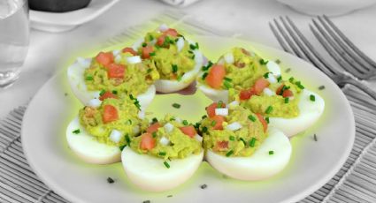 Receta de huevos rellenos con verduras para una cena saludable