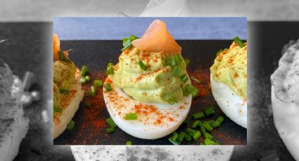 En pocos pasos: Prepara unos deliciosos huevos rellenos de aguacate y salmón