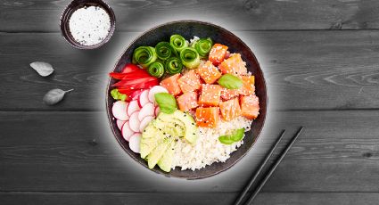 Haz el poke bowl de pescado que te ayuda a ganar masa muscular