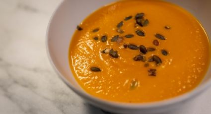 Receta casera de crema de calabaza con coco para disfrutar en otoño