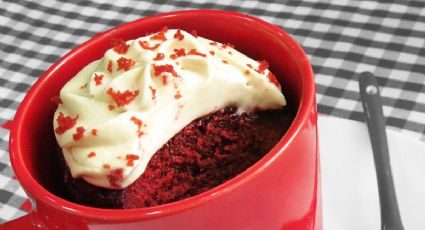 Cómo hacer mug cake o bizcocho en el microondas al estilo red velvet