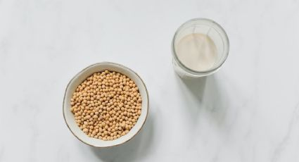 ¿Cuáles son los beneficios de la leche de soja y cómo prepararla en casa?