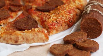 Haz pepperoni vegano, el mejor topping para tu pizza