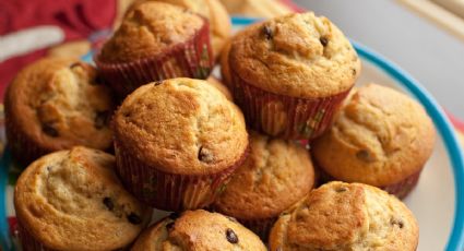 ¡Postre saludable en minutos! Prepara unos deliciosos muffins de avena y plátano