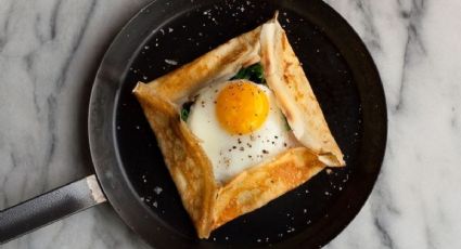 ¡Galette bretonne! Así se prepara el crepe francés de jamón, queso y huevo