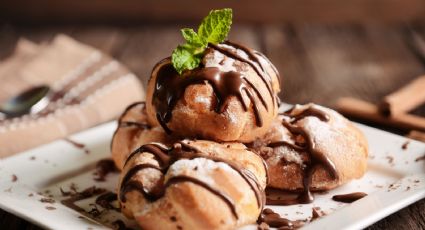 Receta increíble: prepara profiteroles rellenos de nata y cubiertos de chocolate