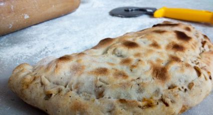 Receta tradicional de calzone de tres quesos al estilo italiano