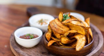 ¡Receta sin horno! Prepara chips de plátano en freidora de aire