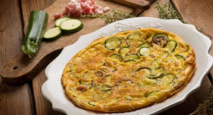 Aperitivos saludables: La tortilla de calabacín y champiñones que debes probar