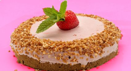 ¡Receta en microondas fácil y sencilla! Prepara una tarta de fresas con almendras