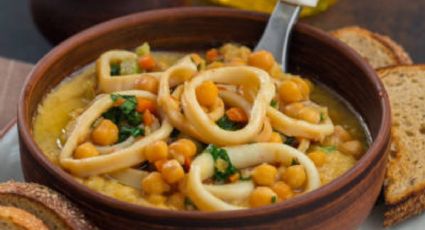 Receta fácil de calamares con garbanzos en menos de 30 minutos