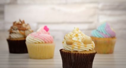 Prepara buttercream o crema de mantequilla para decorar tus bizcochos