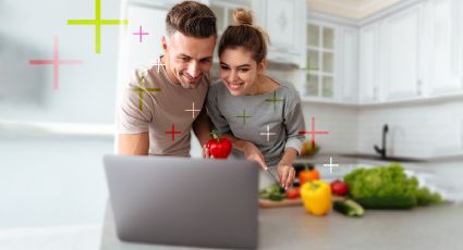 5 beneficios efectivos que tiene cocinar en pareja y no lo sabías