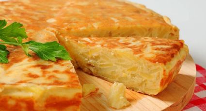 Haz una tortilla de patata con poco aceite en freidora de aire