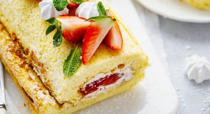 Disfruta un rico brazo gitano con una crema de fresas, muy sencillo