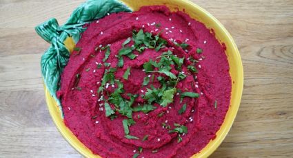 Con mucho color y sabor, prepara un hummus de betabel