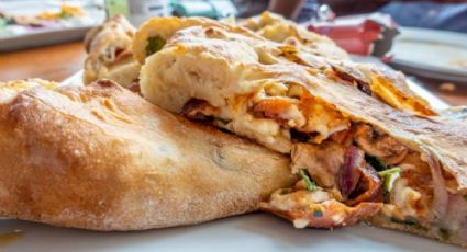 Así puedes preparar un crunch wrap supreme con sofrito de Tomate al Café y melocotón