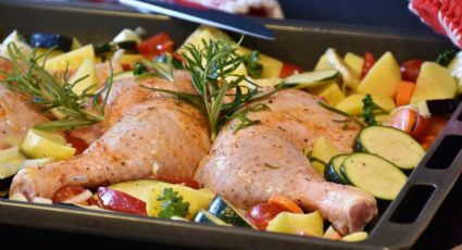 En menos de 30 minutos, prepara un delicioso pollo al horno con verduras