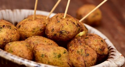 Buñuelos de bacalao, una comida ideal para Semana Santa