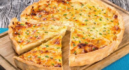 Prepara esta quiche con masa casera, de cebollas y queso