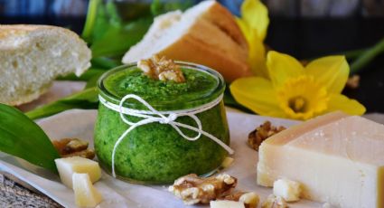 Una versión accesible y muy sabrosa para tus pastas, pesto de almendras y rúcula