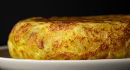 Tortilla de patatas estilo betanzos, la receta que prepararás con gusto