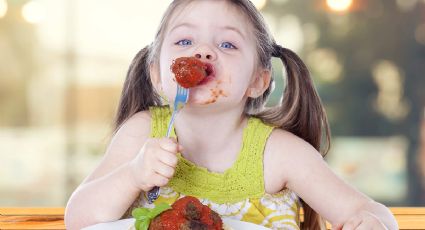 Directo a la infancia: la tradicional receta de albóndigas con salsa