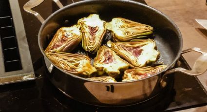 La receta de ensalada de alcachofas con vinagreta de huevo y anchoas que debes probar