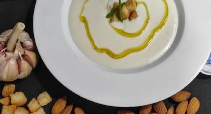 Ajoblanco: la receta de sopa fría más popular de Andalucía