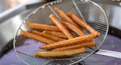 Para consentir a los golosos en 3 pasos unos churros caseros