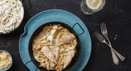 Almuerzo express, prepara unas pechugas de pollo con salsa blanca