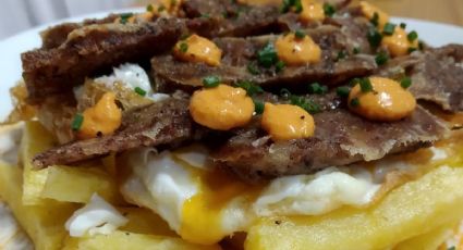 Así puedes preparar unos deliciosos huevos rotos con butifarra de Perol