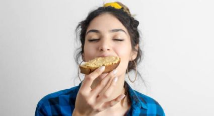 Así puedes preparar el pan semidulce de mantequilla de cacahuete que es viral