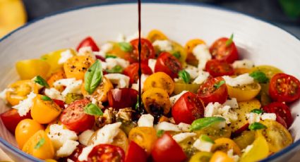 En 3 pasos: prepara una saludable y refrescante ensalada griega