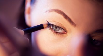 Este es el utensilio de cocina clave para hacer el eyeliner perfecto