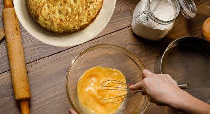 Así se deben batir los huevos para que la tortilla de patatas quede jugosa