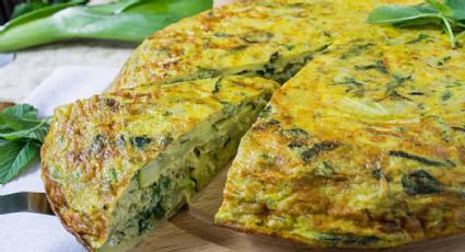 Así puedes hacer una tortilla de espinaca y queso con 5 ingredientes