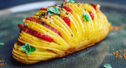 Así puedes preparar unas saludables patatas hasselback con ratatouille