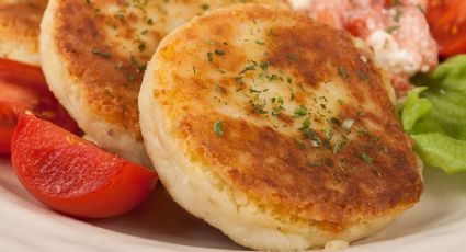 Cómo hacer tortitas de patatas rellenas de verdura para sorprender a tu familia