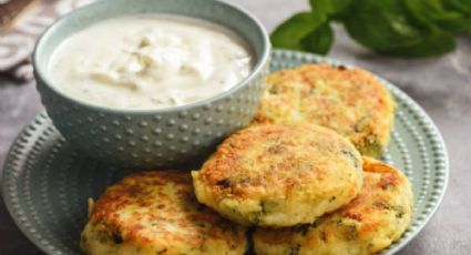 Cómo hacer tortitas de patatas, atún y queso para sorprender a tu familia