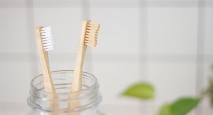 Este es el método correcto para mantener limpio el cepillo de dientes, según los expertos