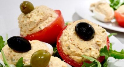 Cómo cocinar tomates rellenos en la sartén y resolver un almuerzo en 25 minutos