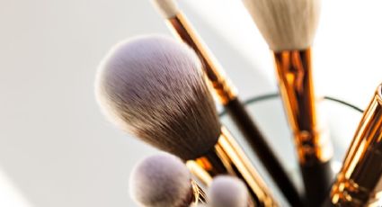 El truco infalible para limpiar tus brochas de maquillaje que te ahorrará mucho tiempo