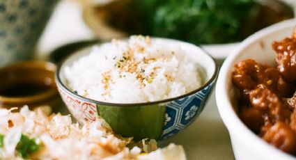 El ingrediente perfecto para cocinar arroz y quitarle la mitad de las calorías