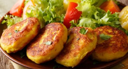 Aprende cómo freír las tortitas de patatas y que no se desarmen