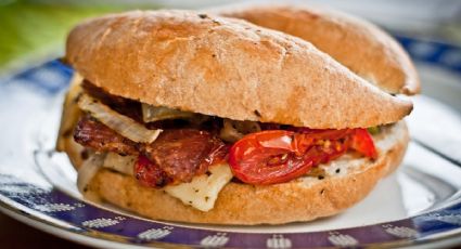 Cómo hacer un delicioso montadito de lomo con queso de cabra (estilo Emmy Burger)