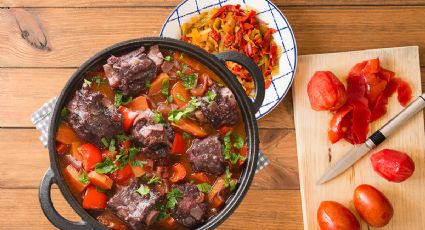 ¿Cómo hacer carne con tomate a la andaluza? Receta para mojar el pan