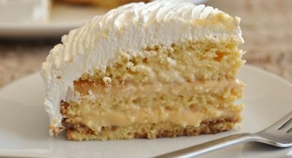 Prepara una deliciosa y cremosa tarta tres leches con merengue italiano