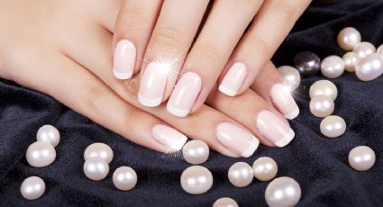 Uñas efecto perla: esta es la tendencia en manicura 'glossy' que te sacará una sonrisa